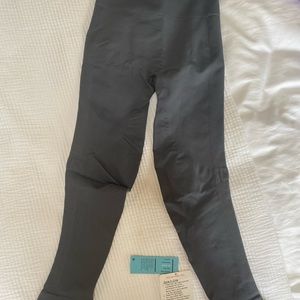 Lululemon ‘zone in crop’ - grey- size 2